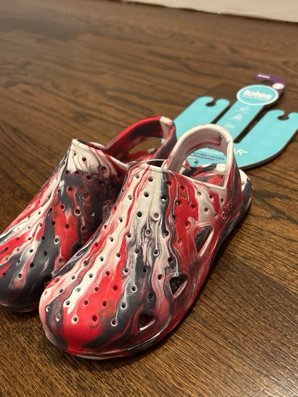 Kids TOTES water shoes. Size 11-12